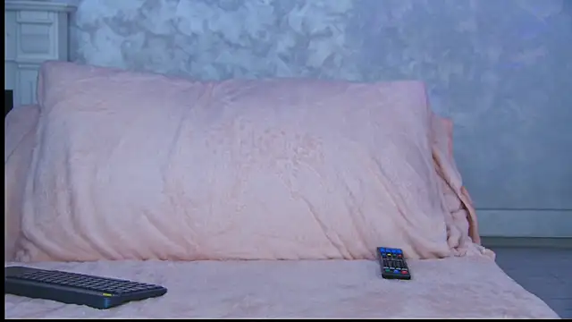 Snapshot of Michelle90u chatting on November 15, 2:24 pm Michelle90u online show from November 15, 2:24 pm