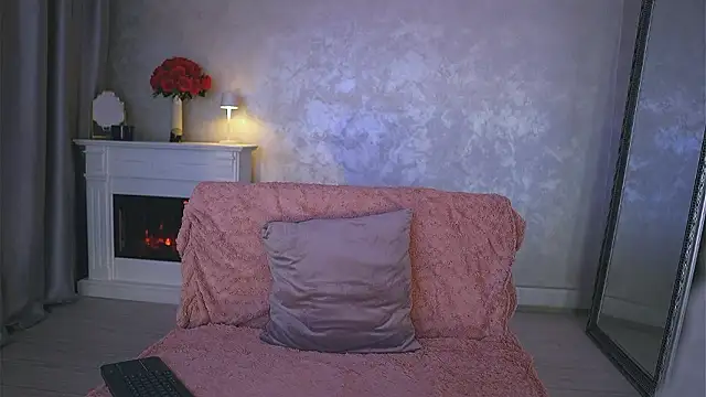 Snapshot of Michelle90u chatting on February 23, 8:50 pm Michelle90u online show from February 23, 8:50 pm