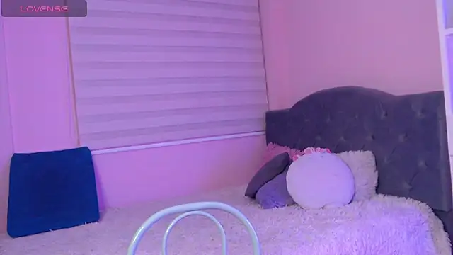 Snapshot of Pocahontas_power chatting on December 9, 5:19 pm Pocahontas power online show from December 9, 5:19 pm