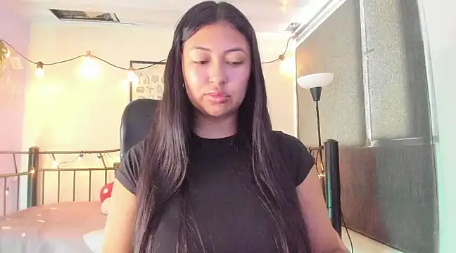 Snapshot of Pocahontas_power chatting on February 8, 5:18 pm Pocahontas power online show from February 8, 5:18 pm