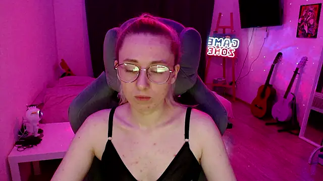 Snapshot of AnabelFrel chatting on December 8, 1:02 am AnabelFrel online show from December 8, 1:02 am