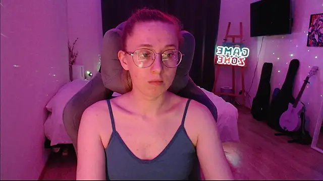 Snapshot of AnabelFrel chatting on February 16, 12:52 am AnabelFrel online show from February 16, 12:52 am