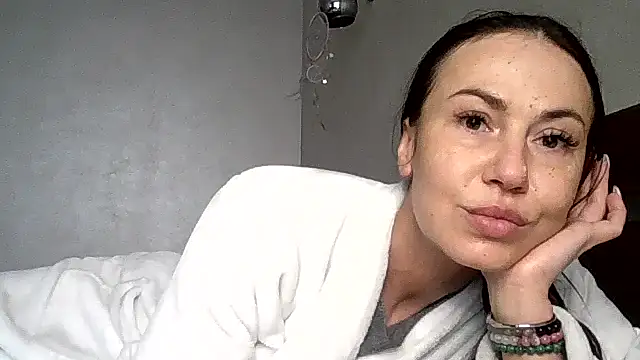 JulianaGold1 online show from March 29, 6:46 am