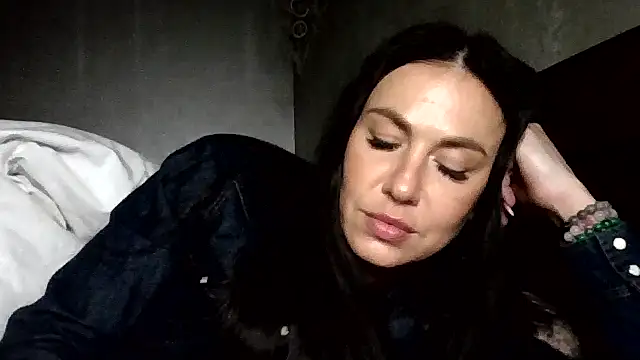 Snapshot of JulianaGold1 chatting on May 3, 6:25 pm JulianaGold1 online show from May 3, 6:25 pm