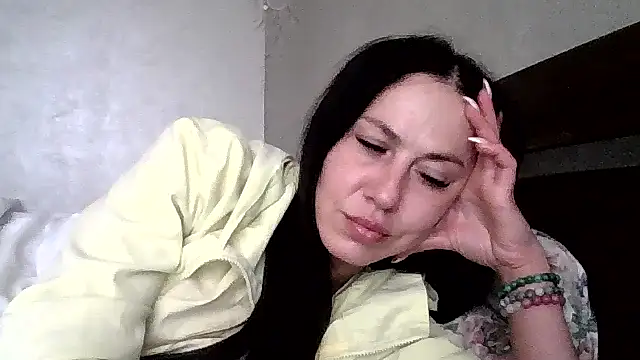 Snapshot of JulianaGold1 chatting on May 13, 12:46 pm JulianaGold1 online show from May 13, 12:46 pm
