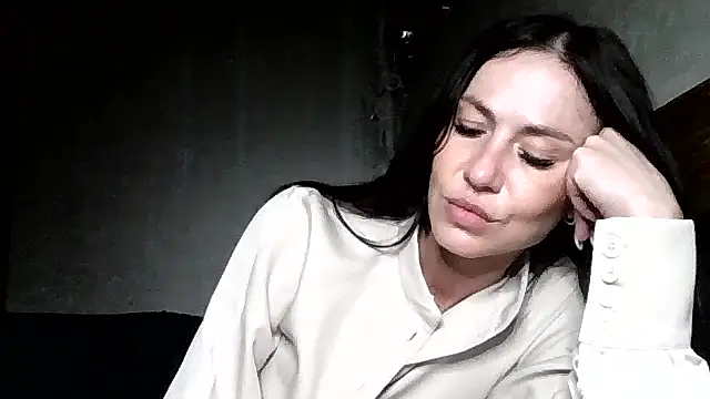 Snapshot of JulianaGold1 chatting on May 21, 6:37 pm JulianaGold1 online show from May 21, 6:37 pm