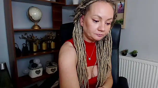 Snapshot of KayaMagic chatting on December 4, 3:54 pm KayaMagic online show from December 4, 3:54 pm