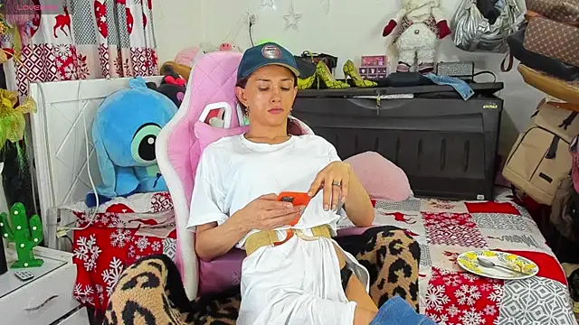 Lawrncesofiets online show from December 17, 7:26 pm