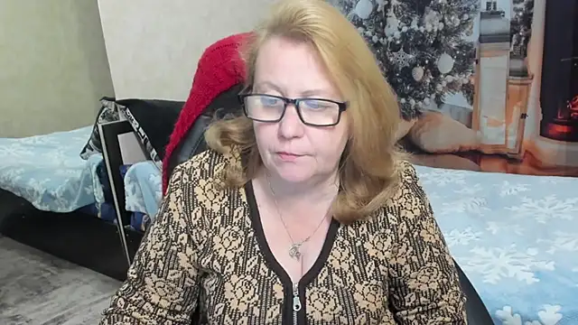 Snapshot of Frau_Marta chatting on December 13, 8:04 pm Frau Marta online show from December 13, 8:04 pm