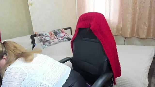Snapshot of Frau_Marta chatting on May 16, 1:43 pm Frau Marta online show from May 16, 1:43 pm