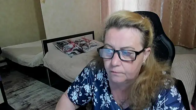 Snapshot of Frau_Marta chatting on May 22, 11:27 am Frau Marta online show from May 22, 11:27 am