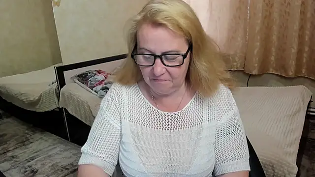 Snapshot of Frau_Marta chatting on May 28, 12:02 pm Frau Marta online show from May 28, 12:02 pm