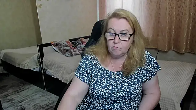 Snapshot of Frau_Marta chatting on June 2, 12:51 pm Frau Marta online show from June 2, 12:51 pm