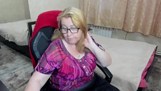 Snapshot of Frau_Marta chatting on June 5, 6:57 pm Frau Marta online show from June 5, 6:57 pm