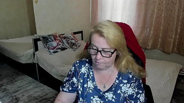 Snapshot of Frau_Marta chatting on June 6, 1:05 pm Frau Marta online show from June 6, 1:05 pm