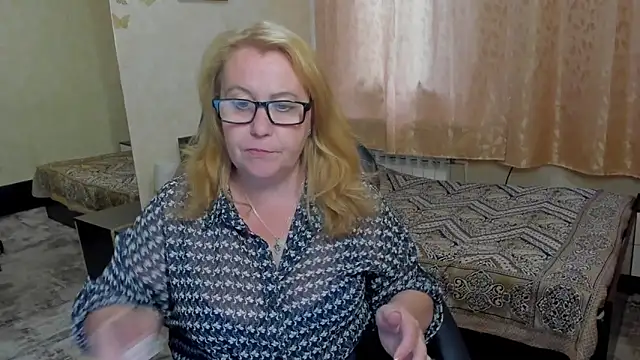 Snapshot of Frau_Marta chatting on June 11, 12:58 pm Frau Marta online show from June 11, 12:58 pm