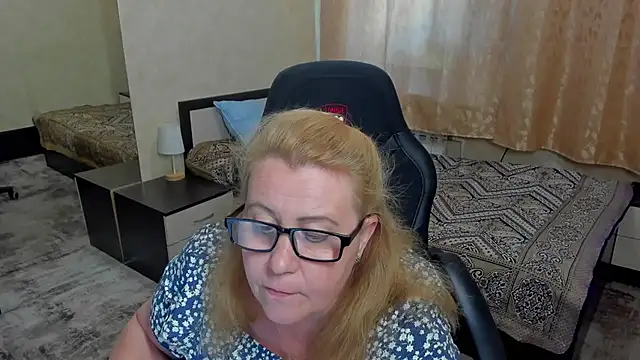 Snapshot of Frau_Marta chatting on June 19, 12:42 pm Frau Marta online show from June 19, 12:42 pm