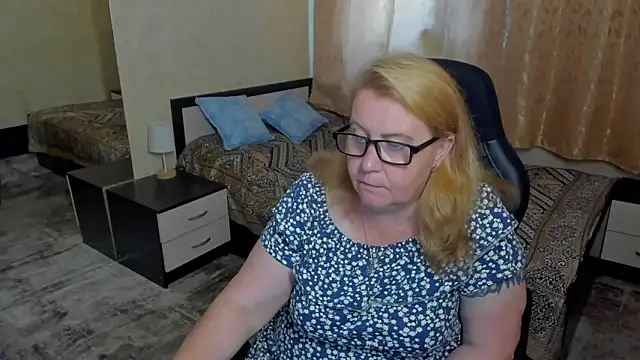 Snapshot of Frau_Marta chatting on June 21, 1:03 pm Frau Marta online show from June 21, 1:03 pm