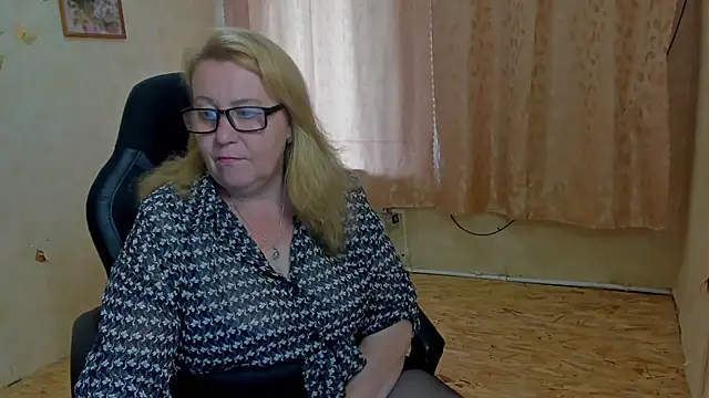 Snapshot of Frau_Marta chatting on July 3, 12:55 pm Frau Marta online show from July 3, 12:55 pm