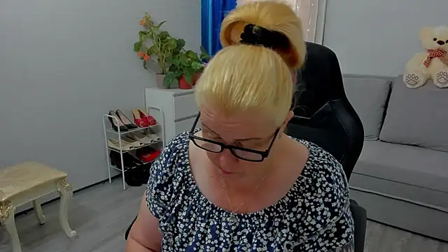 Snapshot of Frau_Marta chatting on July 31, 12:48 pm Frau Marta online show from July 31, 12:48 pm