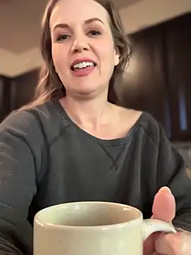 Snapshot of MaiseKnox chatting on December 10, 9:22 pm MaiseKnox online show from December 10, 9:22 pm
