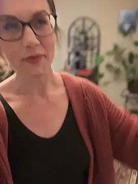 Snapshot of MaiseKnox chatting on December 28, 1:08 am MaiseKnox online show from December 28, 1:08 am