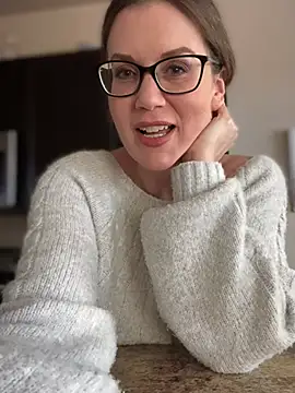 Snapshot of MaiseKnox chatting on February 25, 8:19 pm MaiseKnox online show from February 25, 8:19 pm