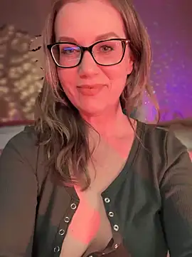 Snapshot of MaiseKnox chatting on March 12, 12:31 am MaiseKnox online show from March 12, 12:31 am