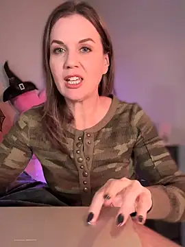 Snapshot of MaiseKnox chatting on October 11, 11:47 pm MaiseKnox online show from October 11, 11:47 pm