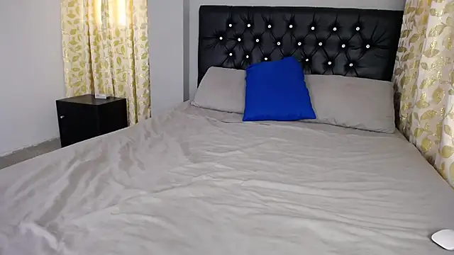 Snapshot of loveyouzahara2020 chatting on February 7, 2:47 pm loveyouzahara2020 online show from February 7, 2:47 pm