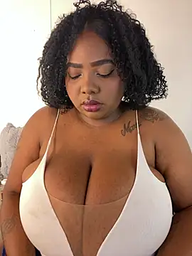 Snapshot of angelGgold chatting on July 18, 12:31 pm angelGgold online show from July 18, 12:31 pm