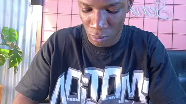 Snapshot of martin_killer chatting on May 19, 1:33 am martin killer online show from May 19, 1:33 am