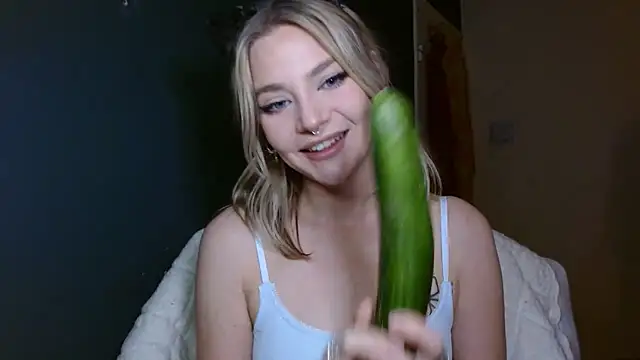 Snapshot of April_LoveUK chatting on March 16, 11:04 pm April LoveUK online show from March 16, 11:04 pm