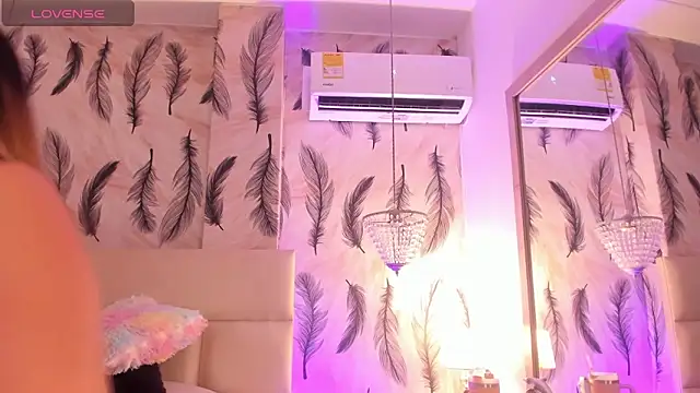 Snapshot of Vivi_prinncess chatting on October 23, 11:03 pm Vivi prinncess online show from October 23, 11:03 pm