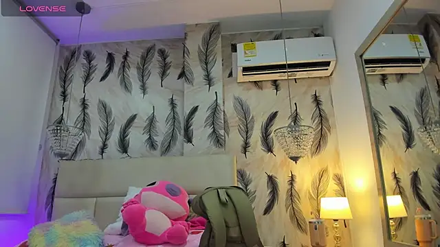 Snapshot of Vivi_prinncess chatting on November 18, 10:36 pm Vivi prinncess online show from November 18, 10:36 pm