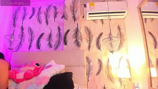 Snapshot of Vivi_prinncess chatting on December 4, 12:09 am Vivi prinncess online show from December 4, 12:09 am