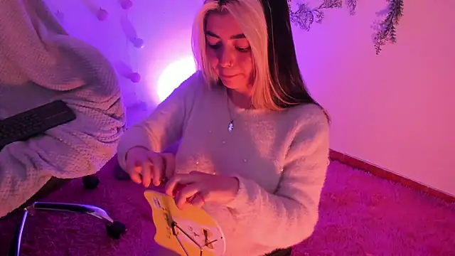 Sammysammy  online show from December 11, 4:49 am