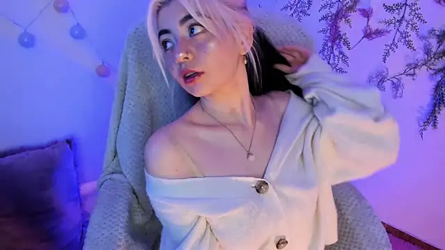 Sammysammy  online show from December 29, 8:00 am