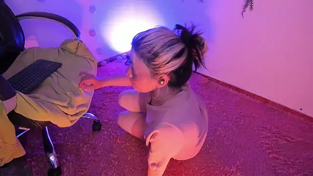 Sammysammy  online show from February 10, 6:31 am