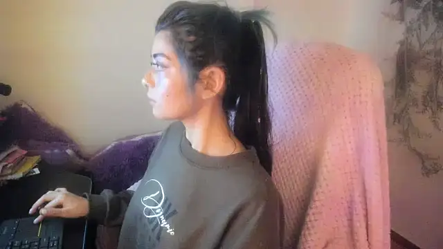 Sammysammy  online show from March 17, 6:50 am