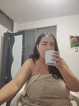 Snapshot of rosahills chatting on June 29, 7:03 am rosahills online show from June 29, 7:03 am
