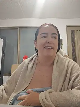 Snapshot of rosahills chatting on August 5, 1:19 am rosahills online show from August 5, 1:19 am