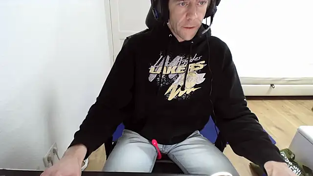 Snapshot of fit_ass_2021 chatting on February 25, 8:41 pm fit ass 2021 online show from February 25, 8:41 pm