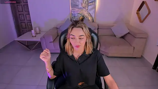 MelissaMoore  online show from November 20, 2:45 am