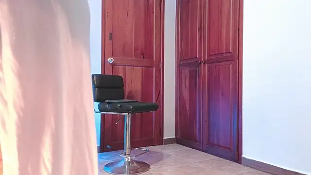 AGATHAA WHITE online show from November 21, 11:53 am