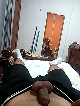 Snapshot of Lubraes chatting on October 31, 3:51 am Lubraes online show from October 31, 3:51 am