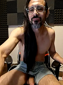 Youreherewithme online show from April 18, 11:05 pm