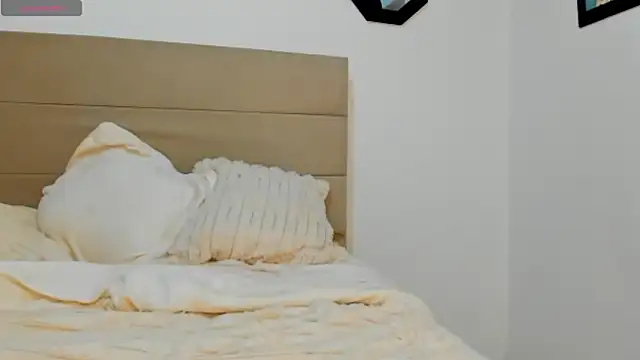 Dephne   online show from March 16, 4:45 pm