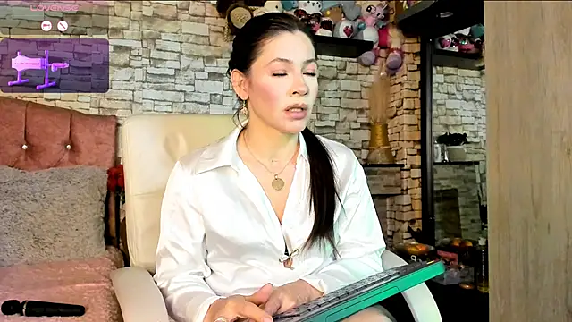 Snapshot of Carla_expit chatting on May 7, 12:49 am Carla expit online show from May 7, 12:49 am
