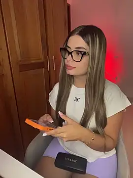 Snapshot of Miss_valeriaa chatting on April 6, 11:05 pm Miss valeriaa online show from April 6, 11:05 pm